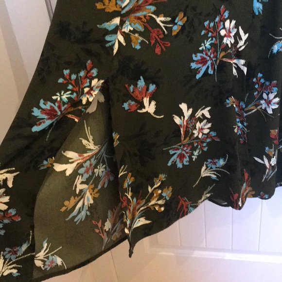 Olive green floral long sleeved midi dress - Picture 7 of 7